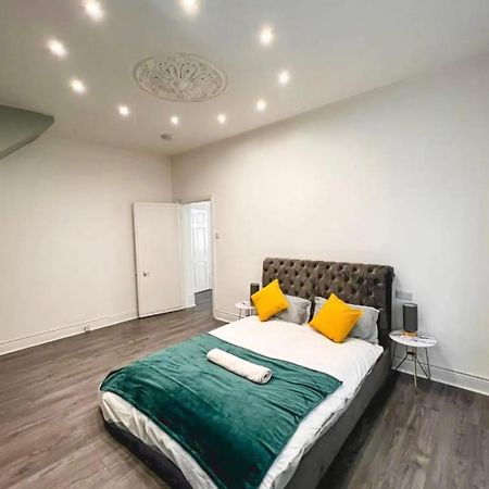 Lovely 1-Bedroom Apartment, Free Street Parking Newcastle upon Tyne Luaran gambar