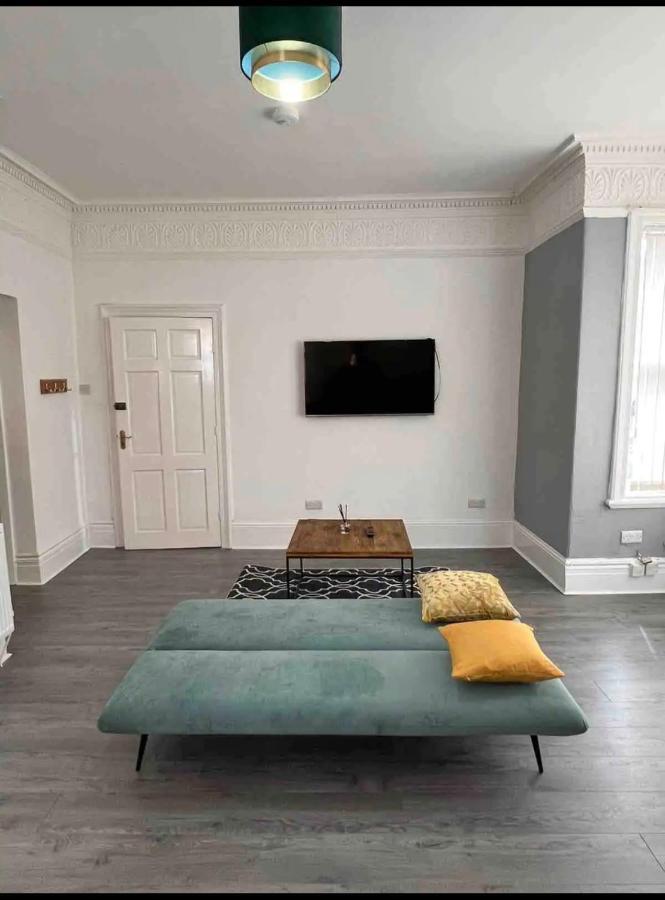 Lovely 1-Bedroom Apartment, Free Street Parking Newcastle upon Tyne Luaran gambar