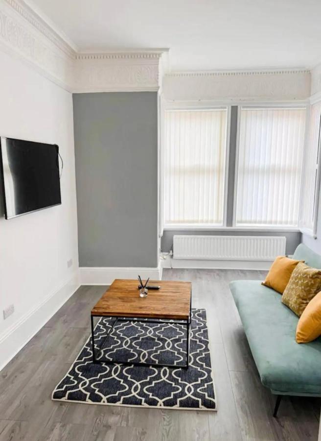 Lovely 1-Bedroom Apartment, Free Street Parking Newcastle upon Tyne Luaran gambar
