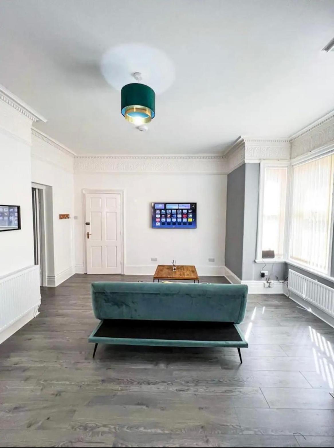 Lovely 1-Bedroom Apartment, Free Street Parking Newcastle upon Tyne Luaran gambar