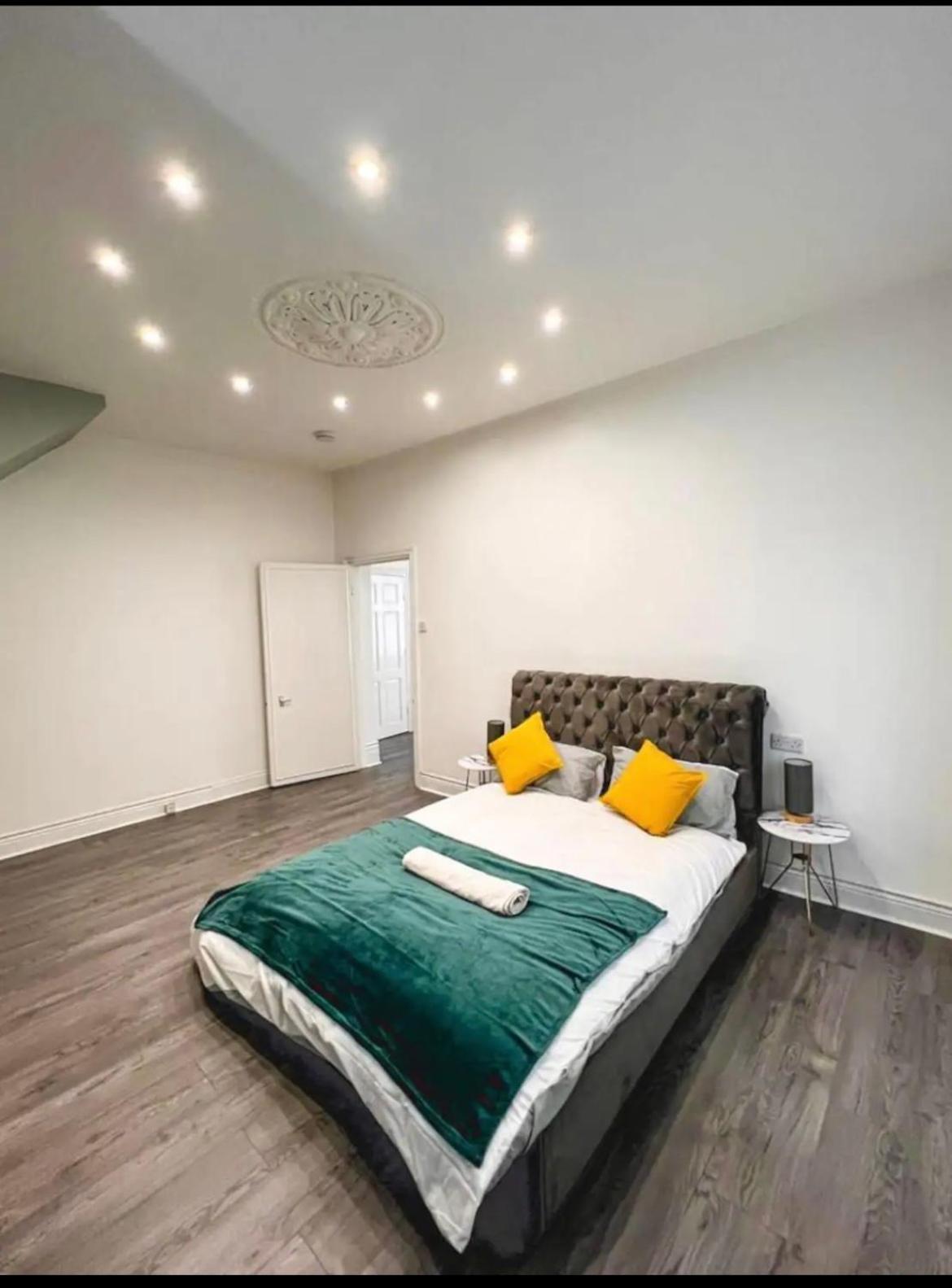 Lovely 1-Bedroom Apartment, Free Street Parking Newcastle upon Tyne Luaran gambar